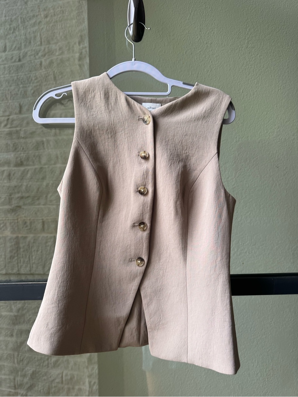 Wilfred Sleeveless Button-Front Top in Light Beige